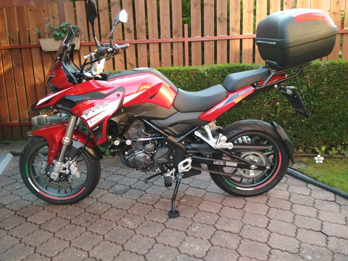 Benelli TRK 251 - cestovní enduro - 8