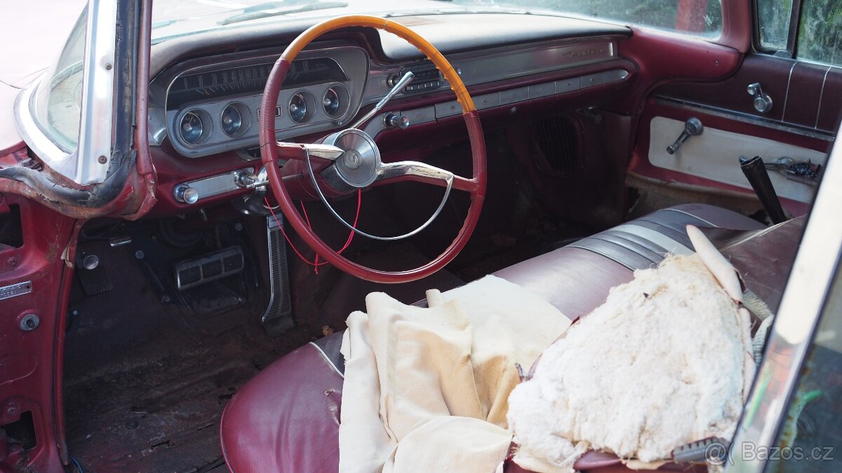 1960 Pontiac Ventura two door hardtop - 8