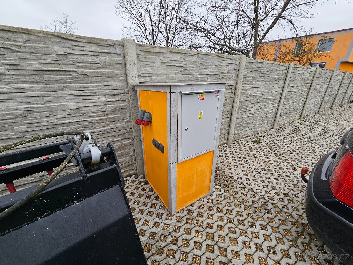 Nabízíme na pronájmem pozemek vhodný na autobazar, parkování - 8