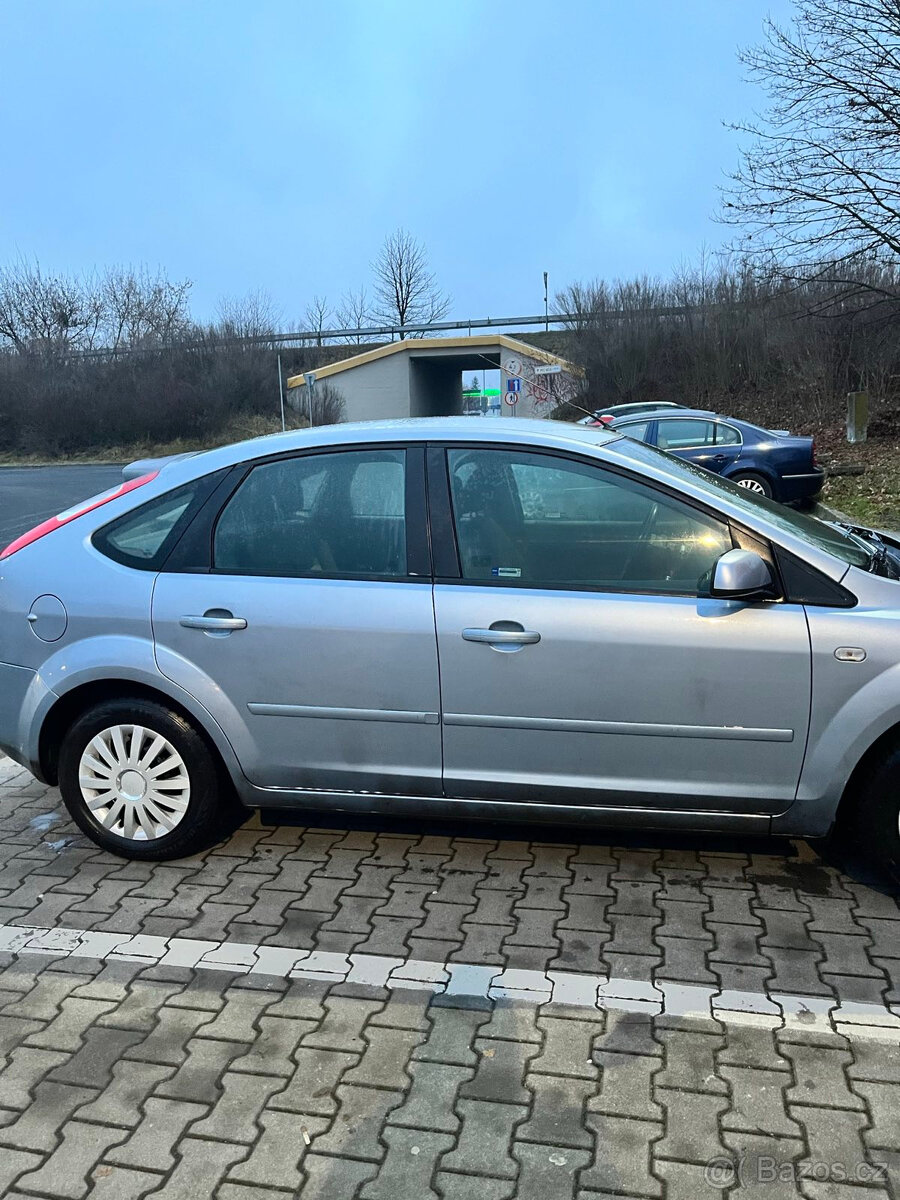 2007 Ford Focus mk2 1.6 benzín 74kW - 8