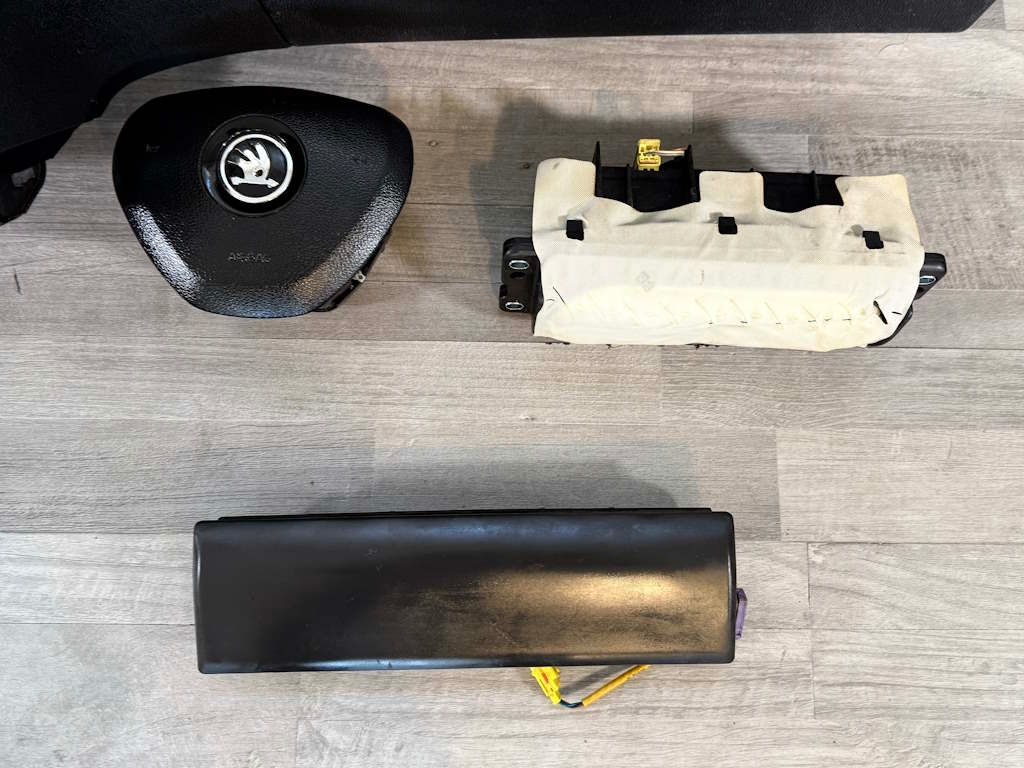 ŠKODA SUPERB 2 FACELIFT palubní deska + pásy + airbagy - 8