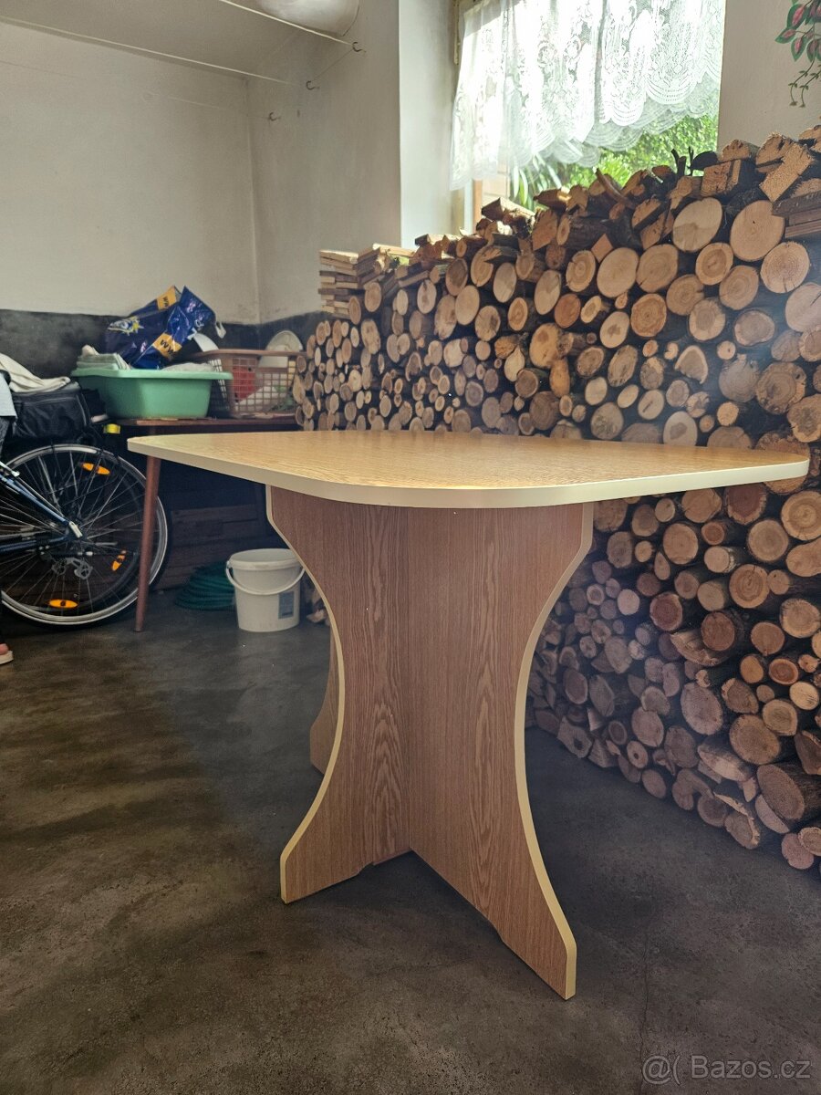 Jídelní stůl - 8