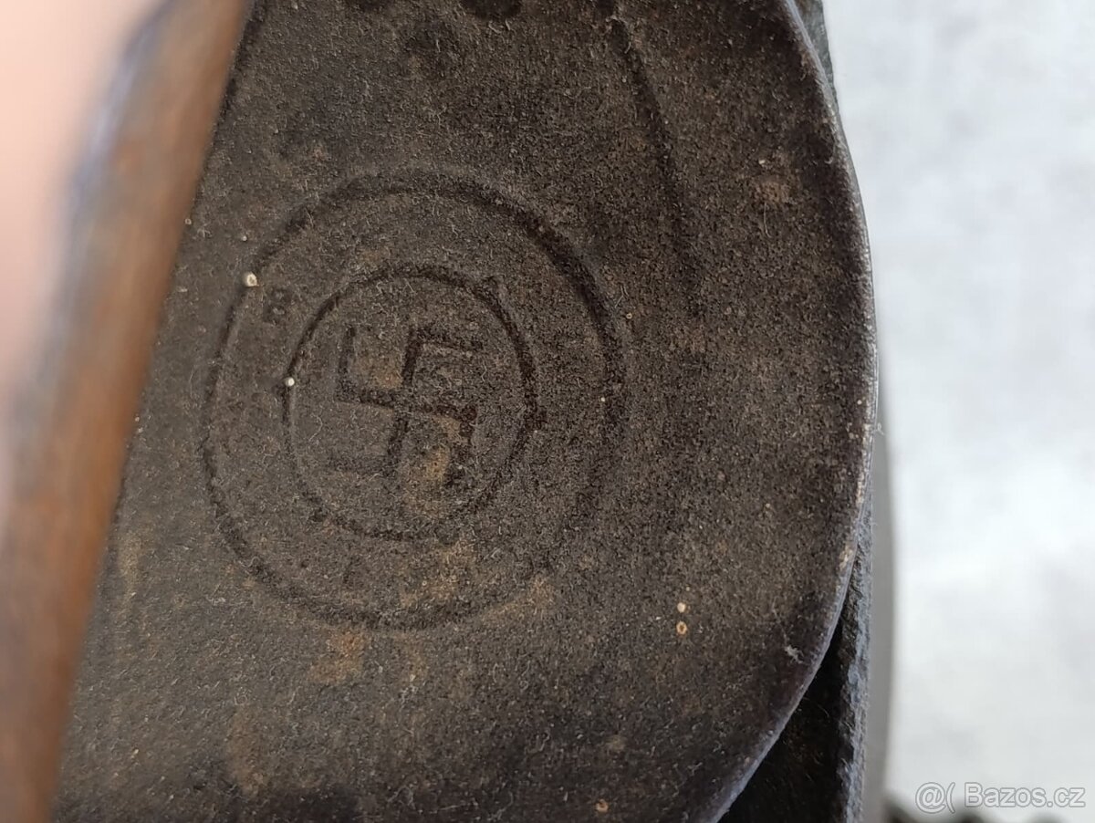 Značená německá velmi stará komínová žehlička (2x svastika) - 8