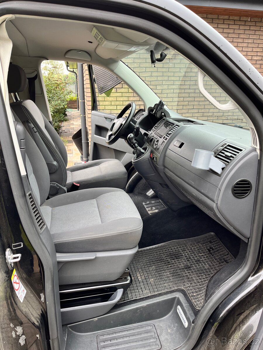 VW Multivan T5 2.5 TDI 96kW rv2008 - po servisu,spací - 8