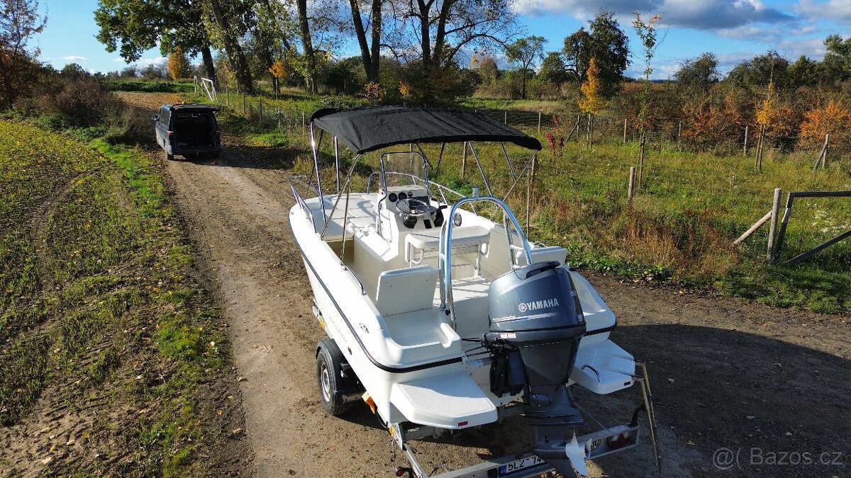 Motorový člun Bayliner CC5 - 8