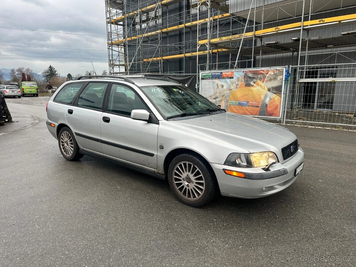 VOLVO V40 2.0T - 8