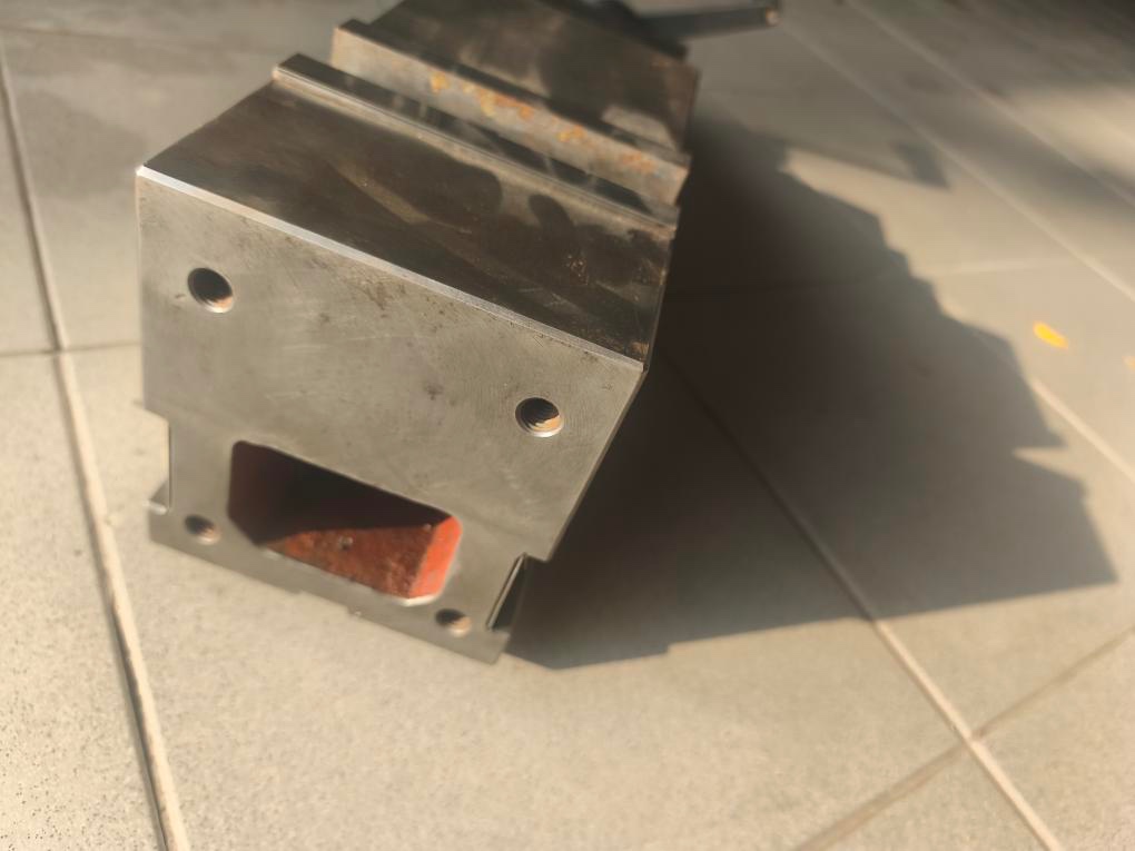 Strojní hydraulický přesný svěrák Safeway VISE CHV-130V - 8