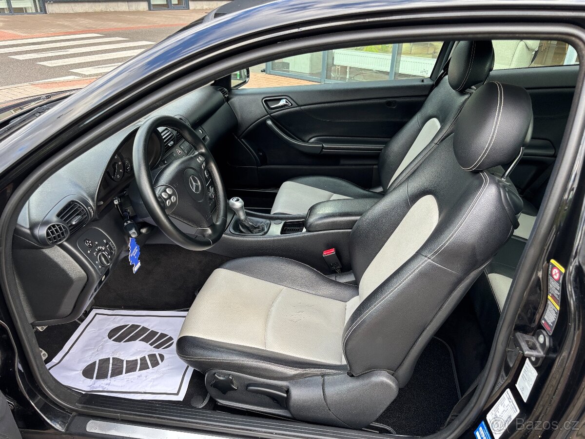 Mercedes-Benz Třídy C 180i Kompresor kupé - 8