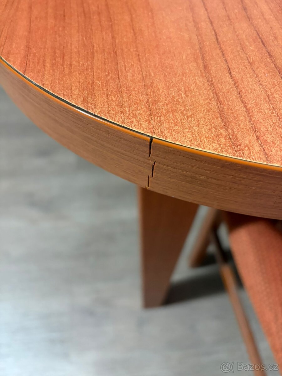Jídelní stůl + židle - 8