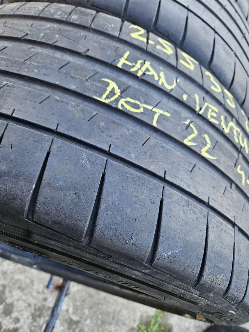 255/35R20 - 8