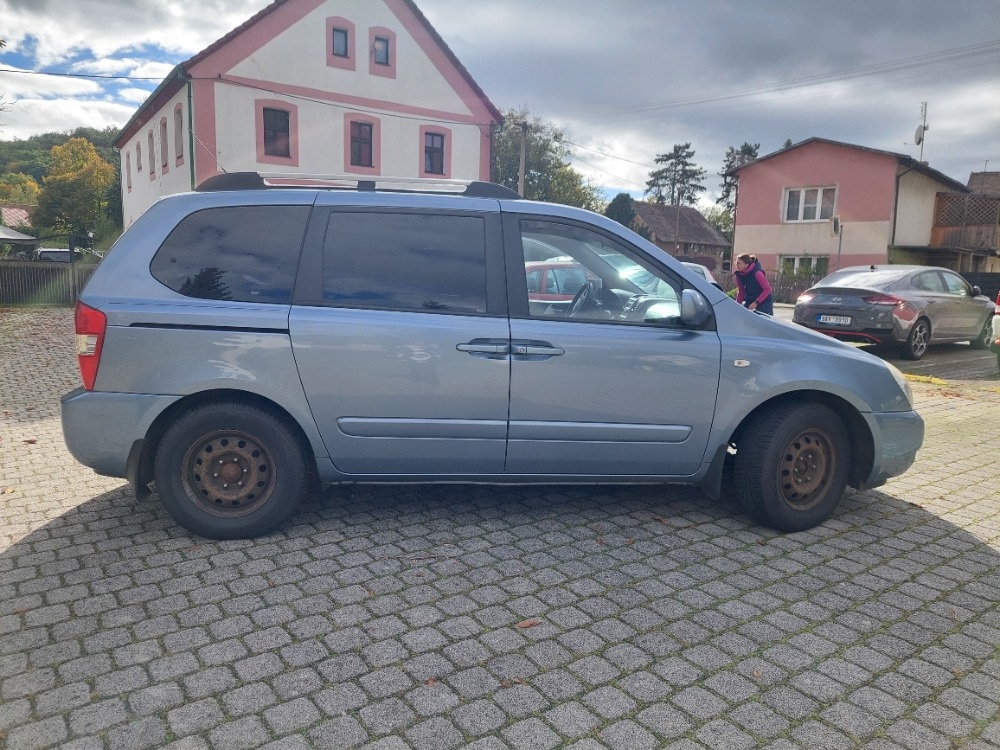 Kia Carnival - 8