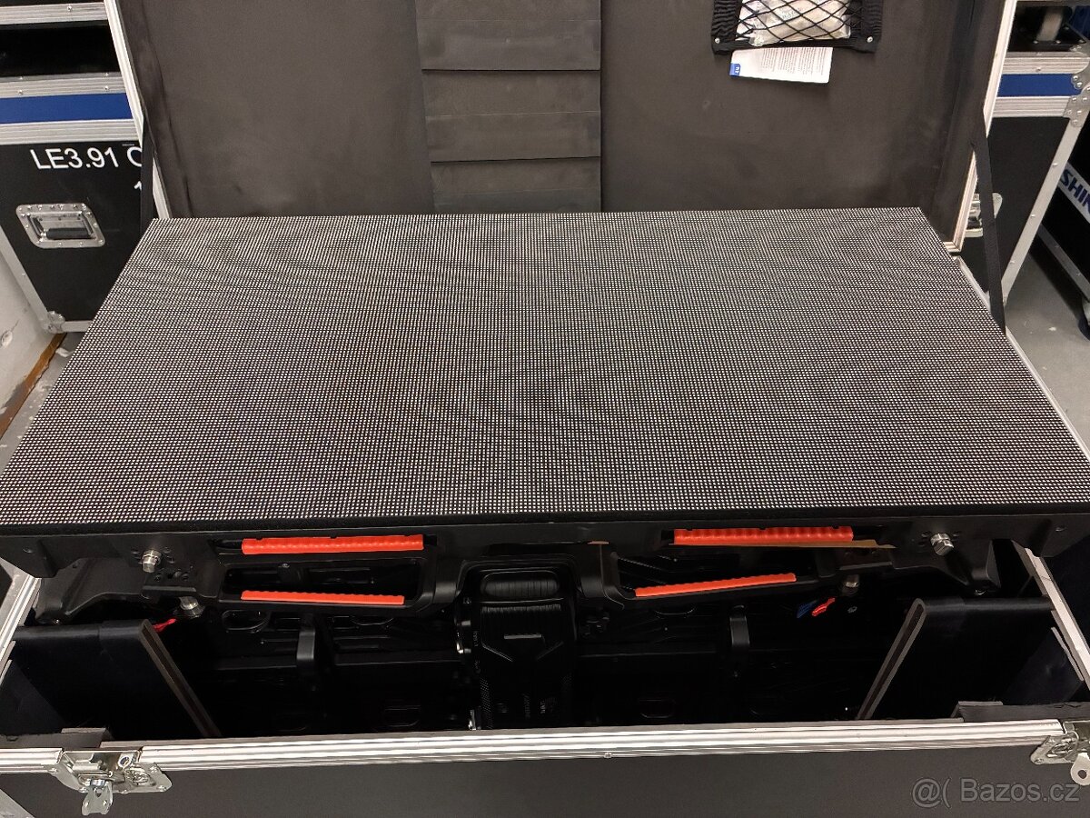 LED obrazovka GLOSHINE Legend outdoor P3.9 - 8