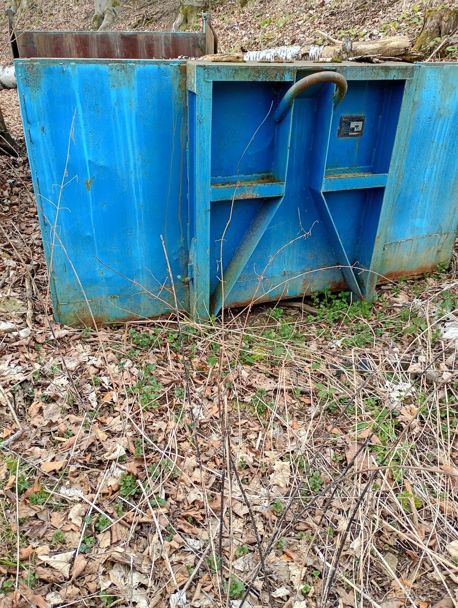 nosič kontejnerů 4x4 - 8