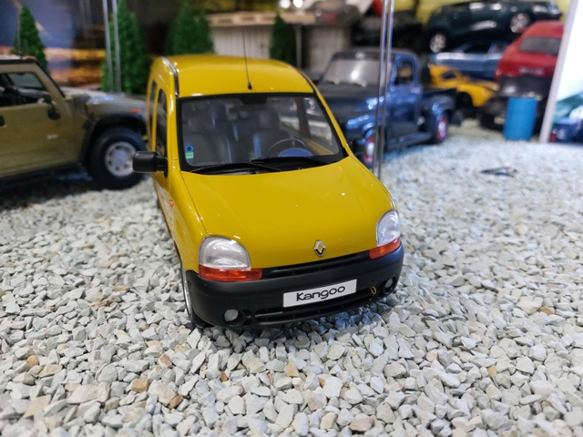 model auta Renault Kangoo 1.4 RT Otto mobile 1:18 - 8