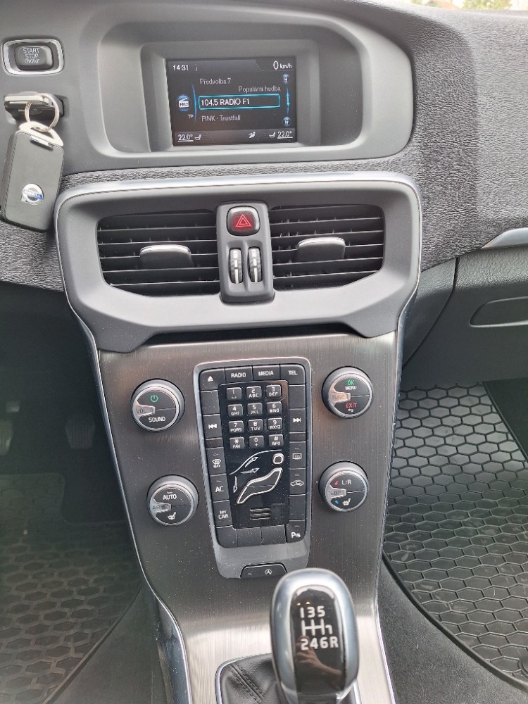 Volvo V40 D3 110kW - 8