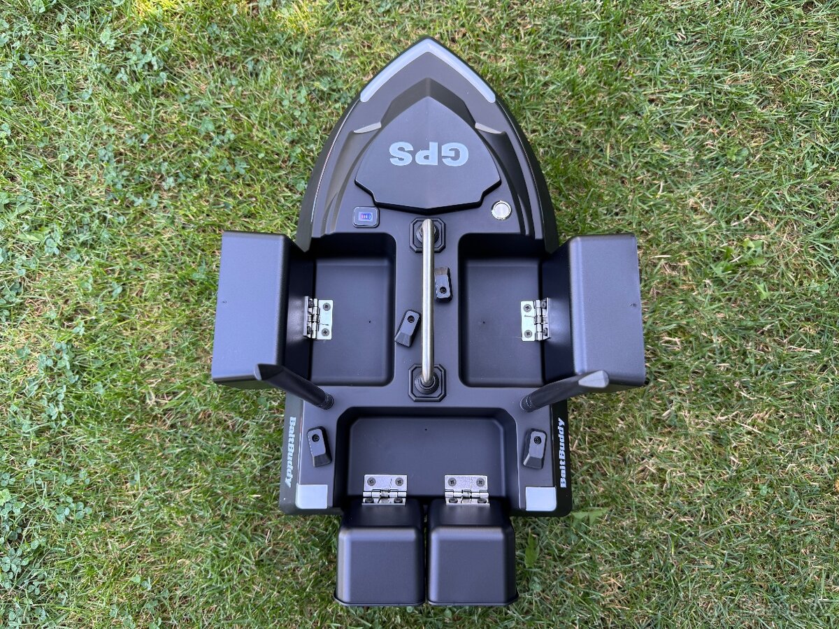 Zavážecí loď s GPS, 4 revíry, silná baterie, ZÁRUKA - 8