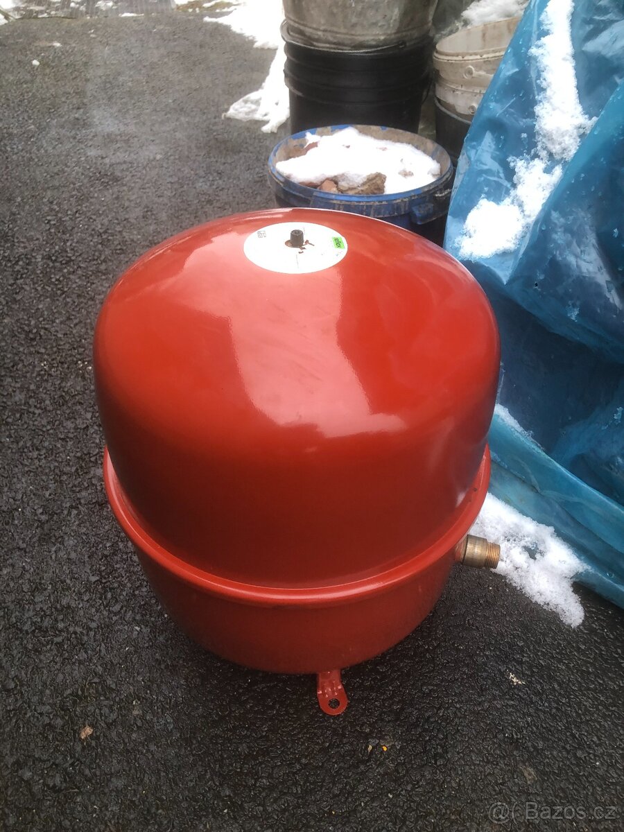 Prodám kotel na olej 29 -34 Kw - 8