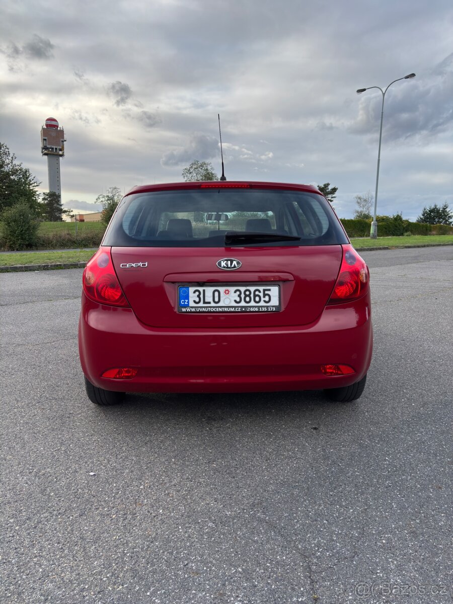 Kia Ceed 1.4 benzín, r. 2008 – 226 000 km - 8