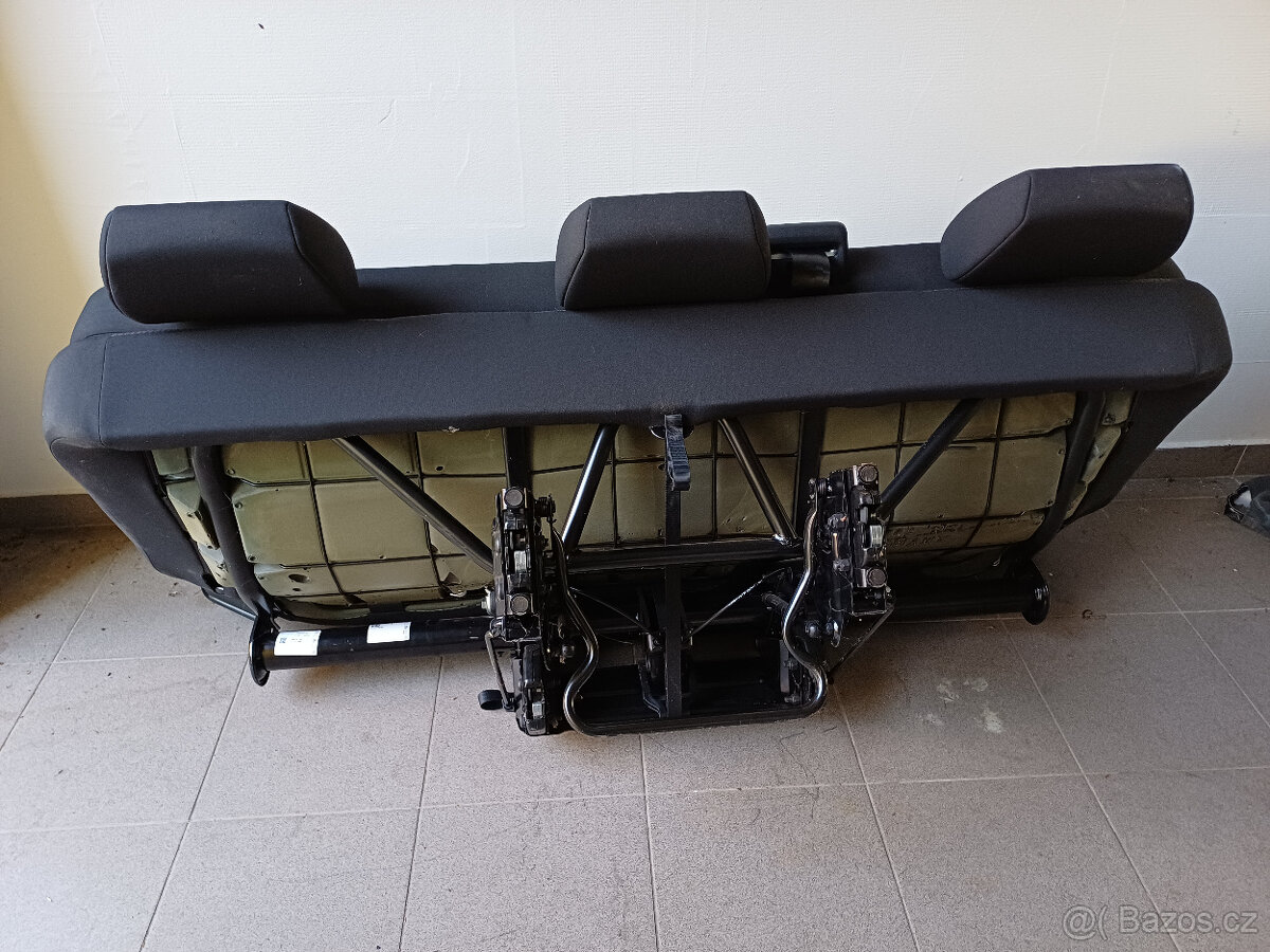 Prodám zadní troj sedačku VW T6, T6.1, třetí řada - 8