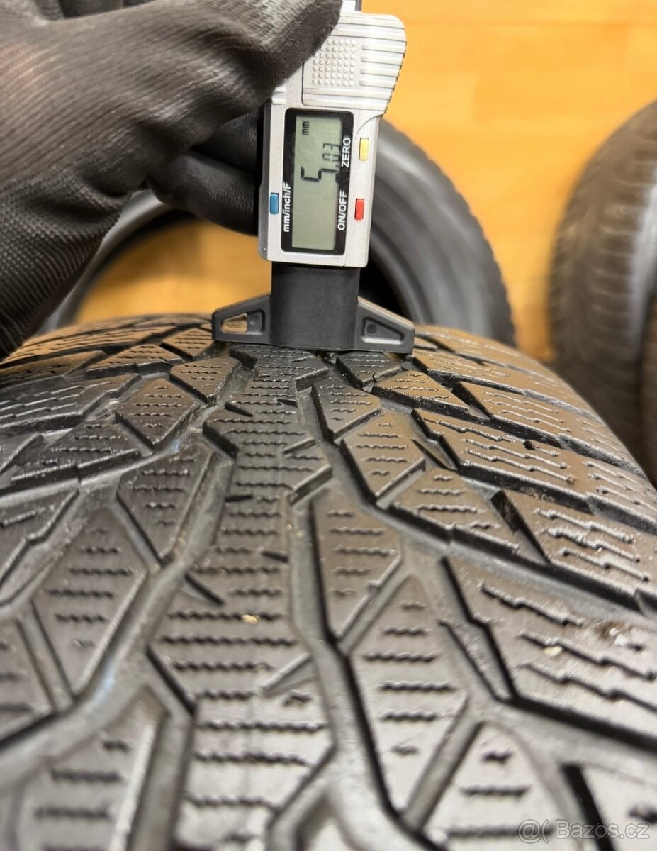 Zimní pneu 215/65/16 - 8