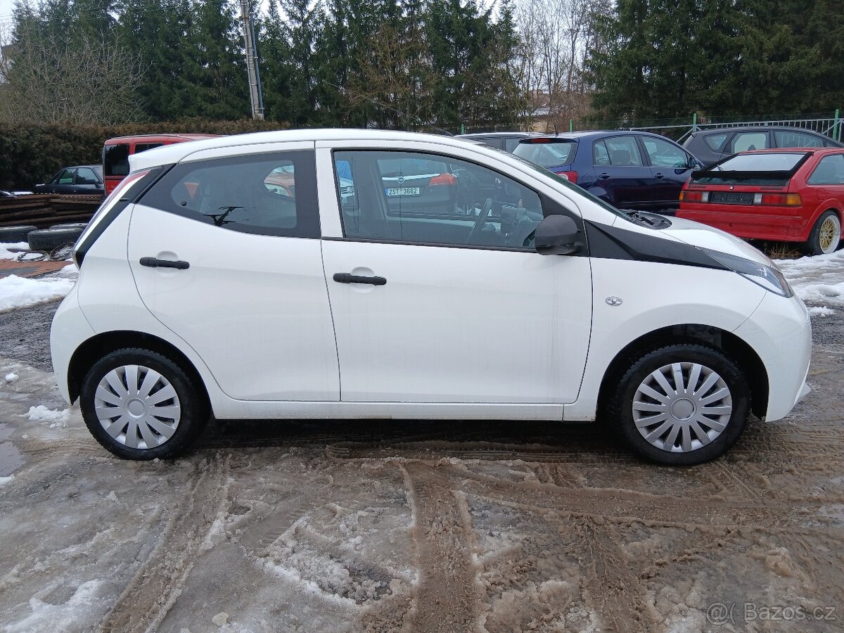 Toyota Aygo 1.0, 51 kW, klima - 8