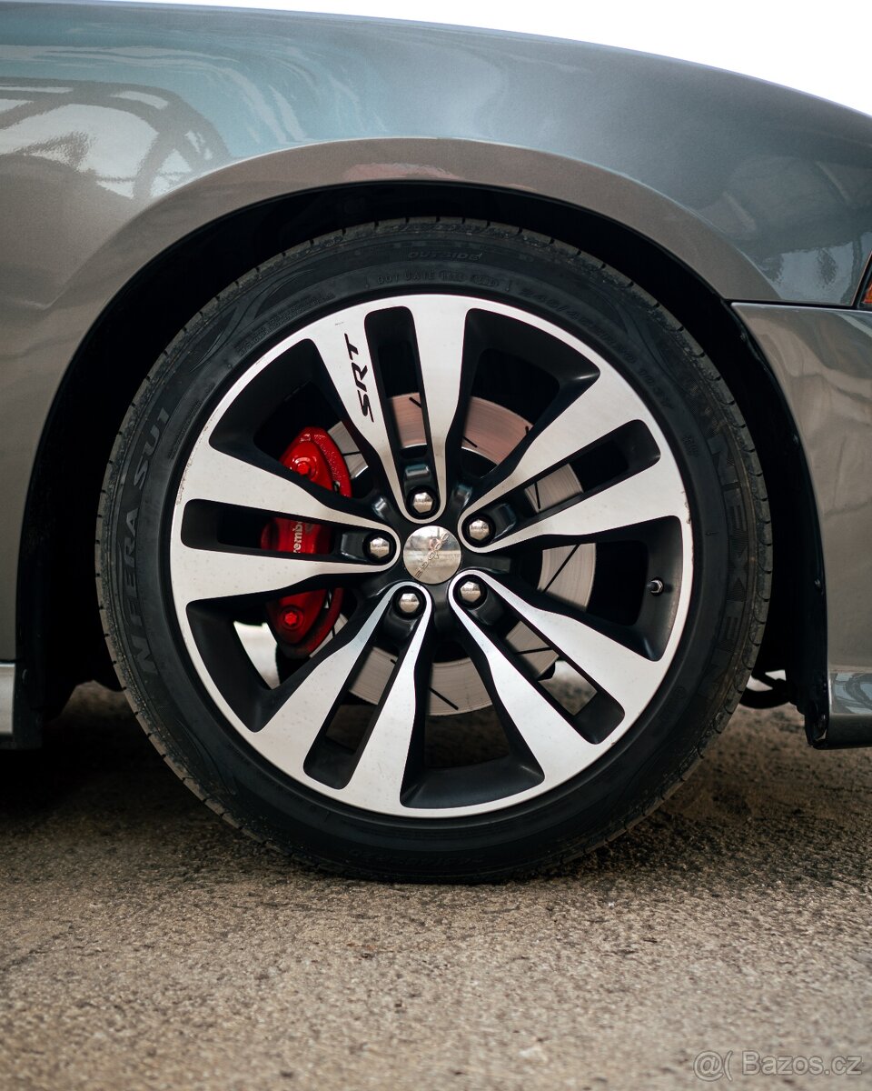 Dodge Charger 6,4 V8 HEMI SRT8 - 8