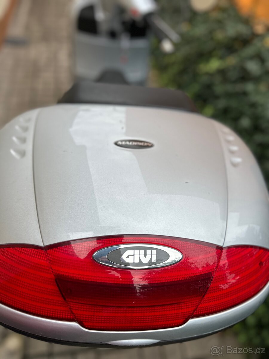 Vespa GTS 250 plně vybavená - 8