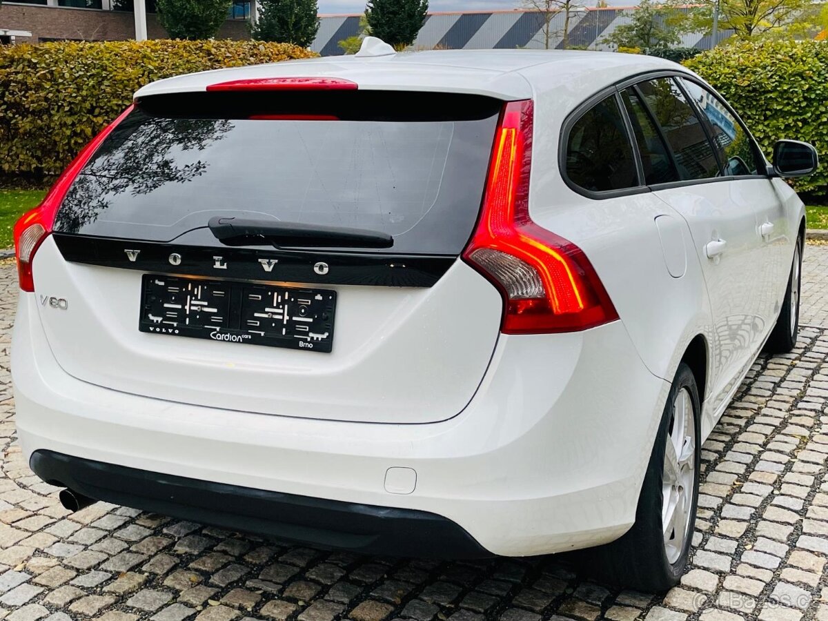 Volvo V60 2.0D 120KW 5VÁLEC MANUÁL BEZ KOROZE - 8