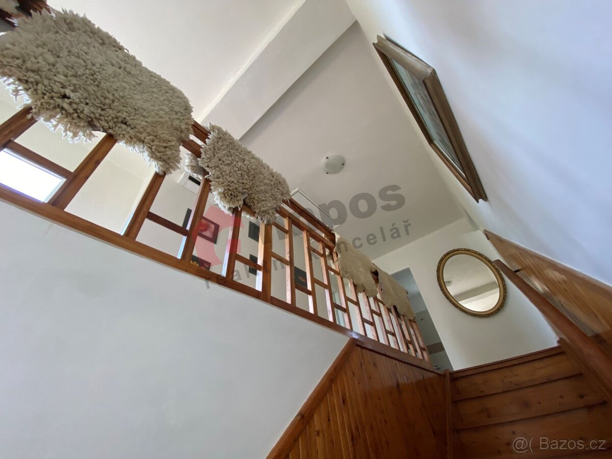 Prodej krásné usedlosti s pozemkem 4869 m2 v Kondraci u Vlaš - 8