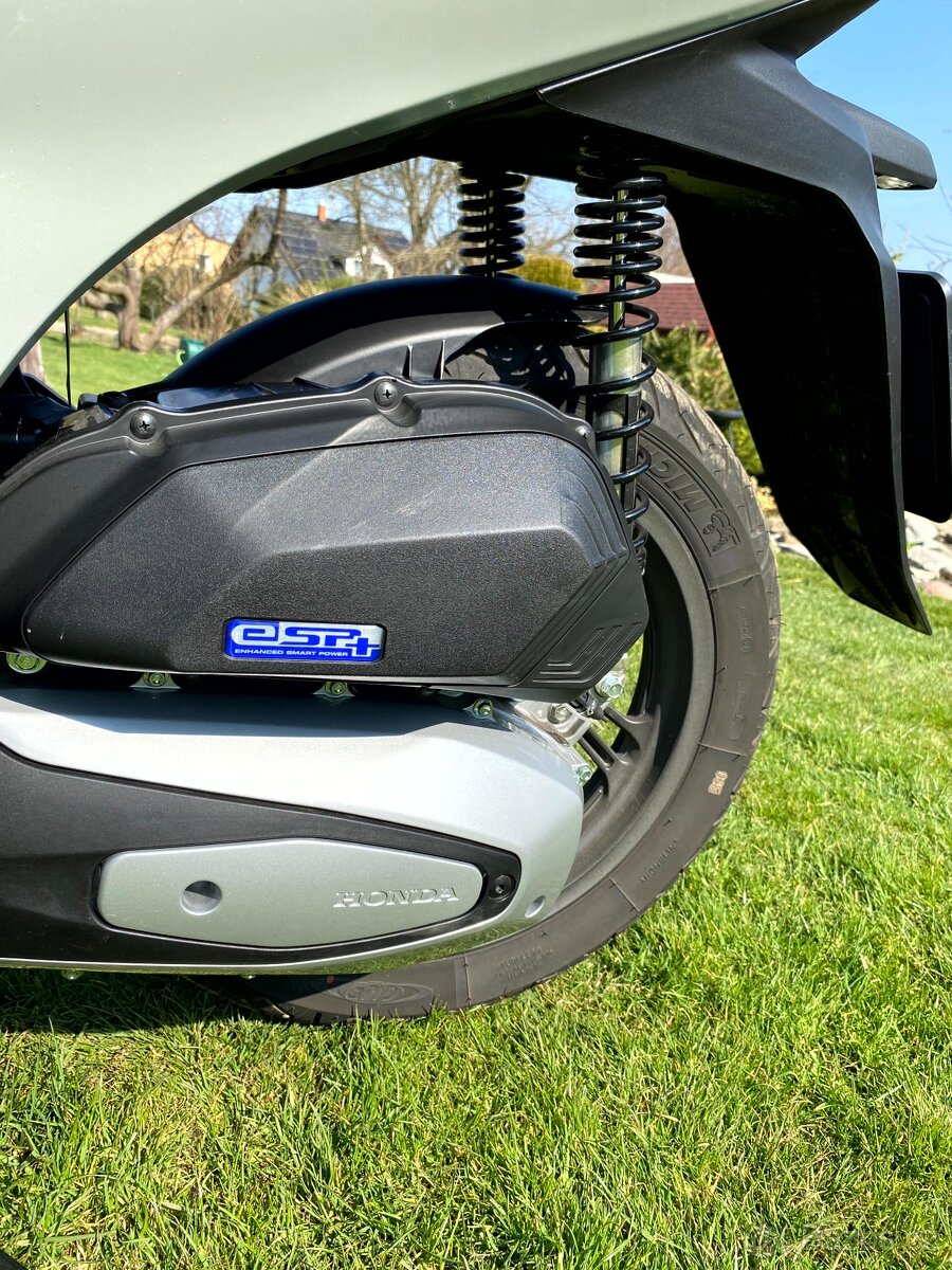 Skútr HONDA 125 SH - 8