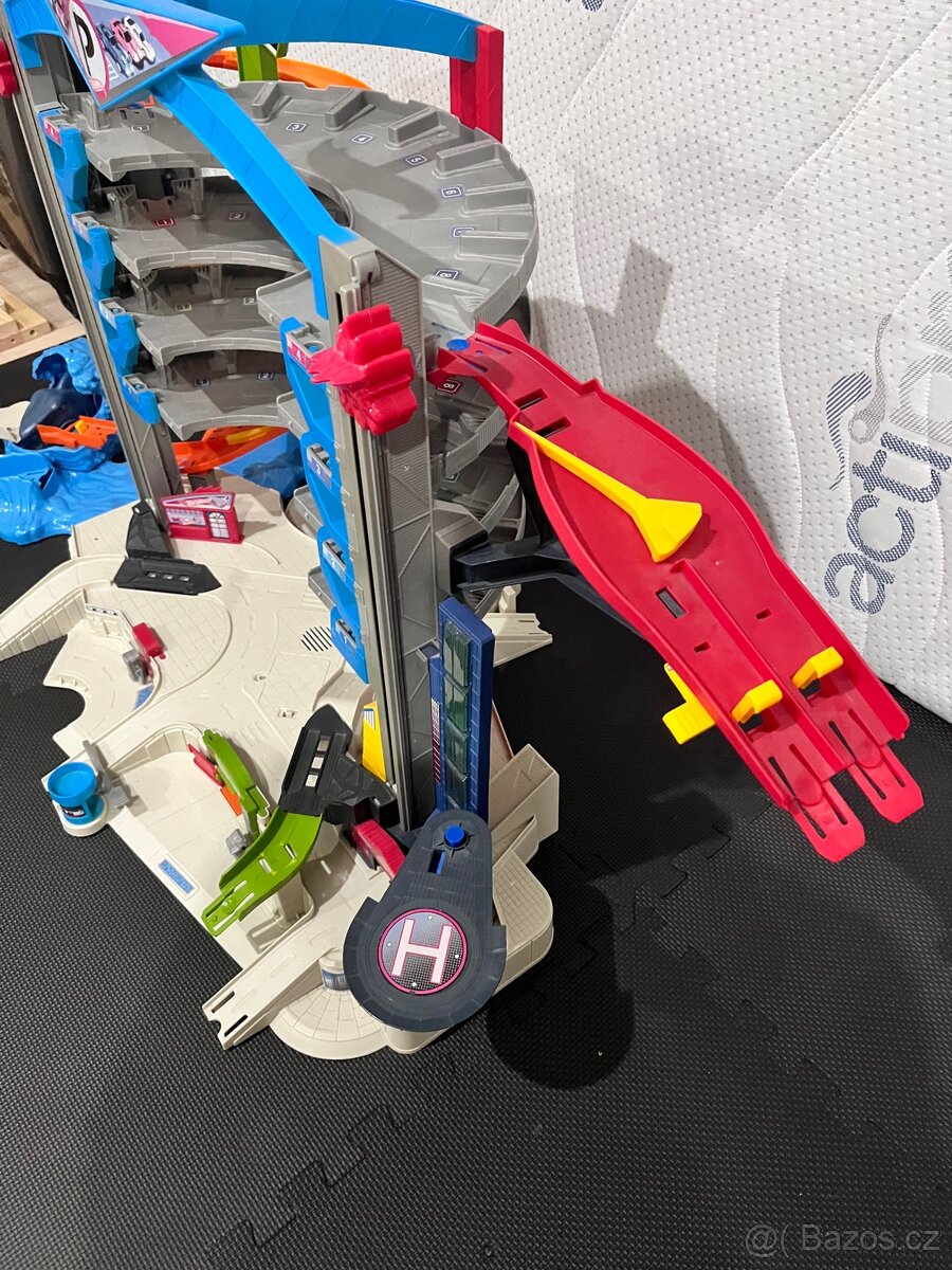Velká hotwheels garáž - 8