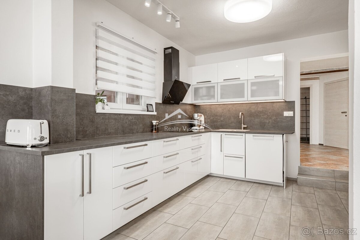 Prodej rodinného domu 6+kk s autodílnou – Šimanov, 9 km od J - 8