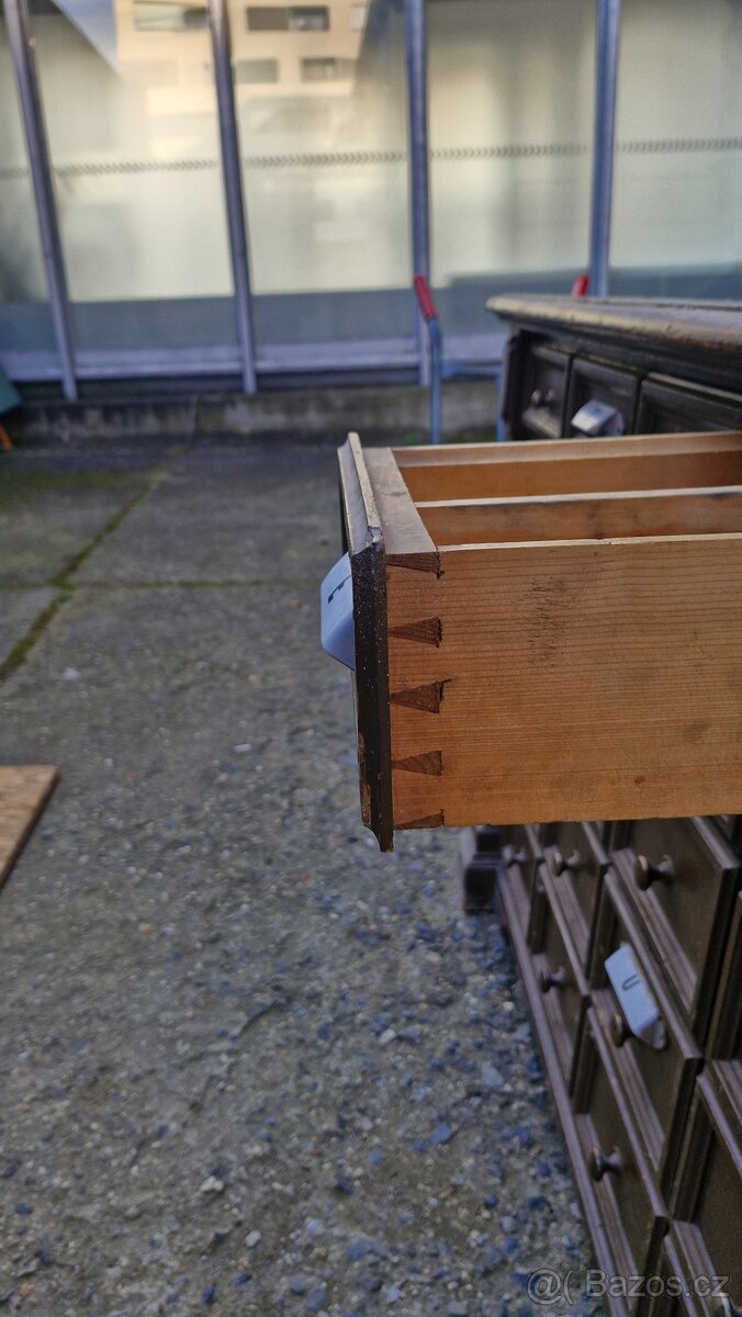 STARÁ LÉKÁRENSKÁ KOMODA - 8