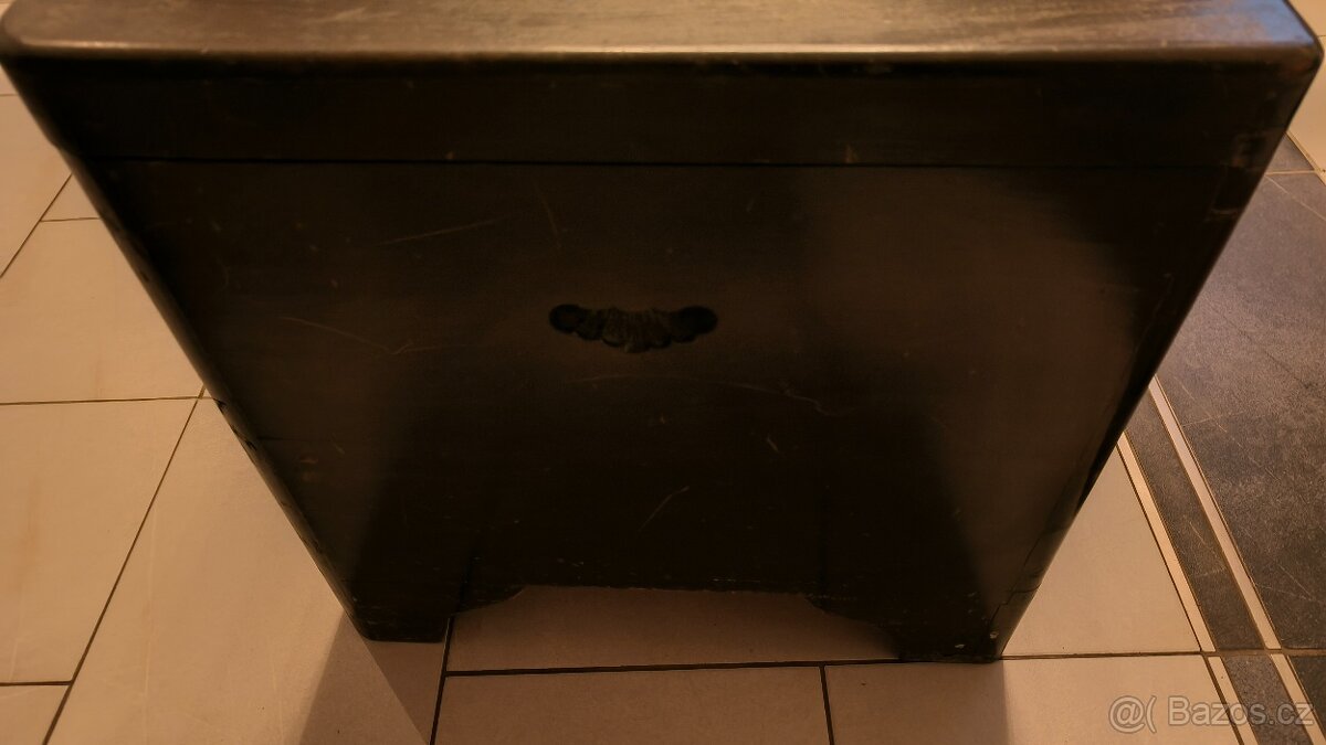 Stará truhla asijský motiv - 8