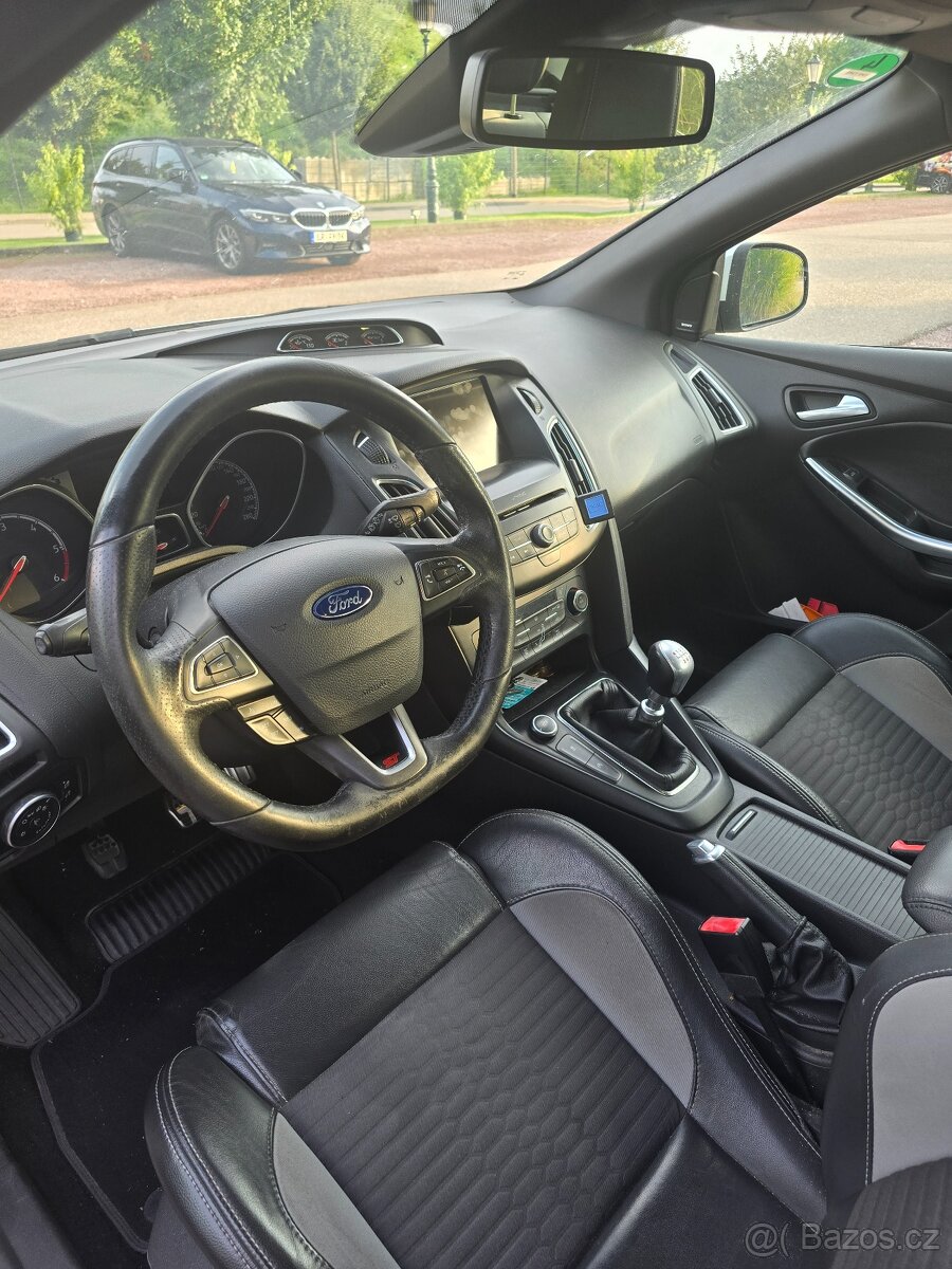 Ford Focus ST - 8