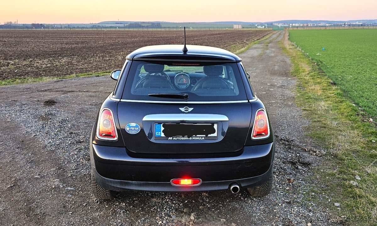 Mini Cooper 1.4i / 70kW, v krasnem stavu, po STK - 8