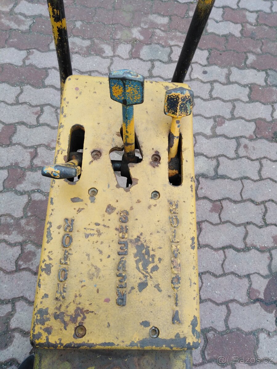 Ručně vedený válec Stavostroj VVW 3403 - 8