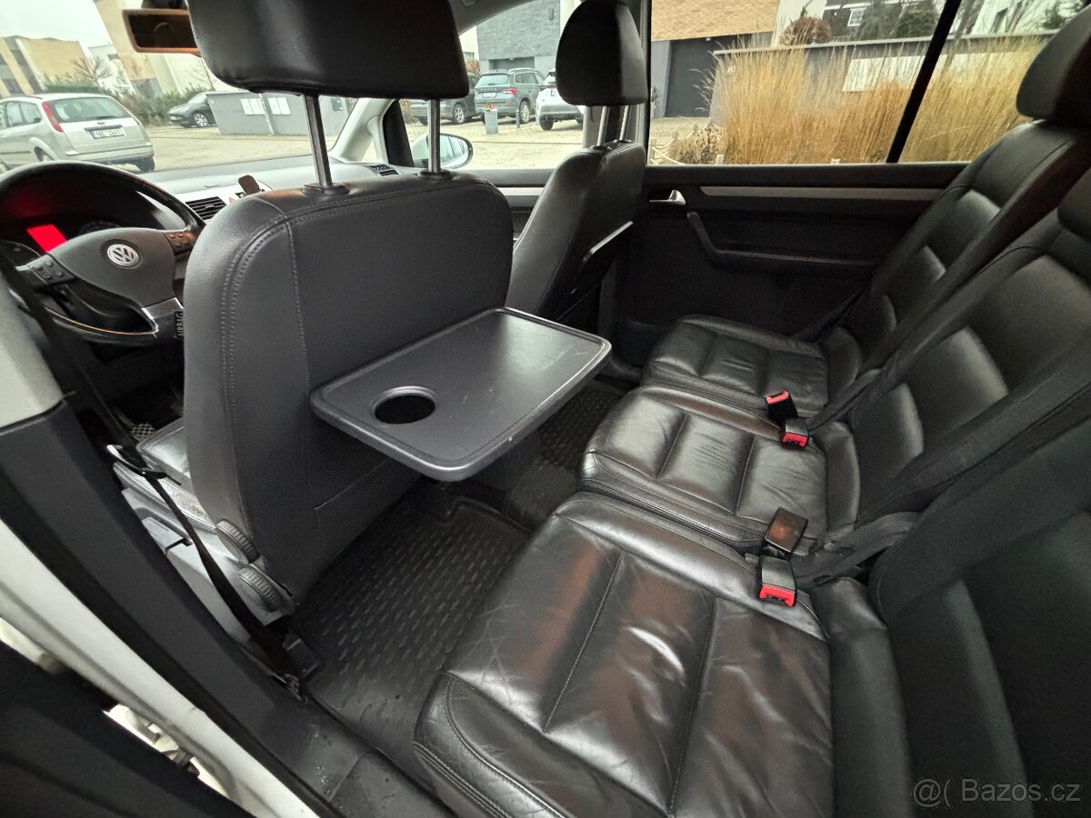VW Touran 2010, 2.0 TDI, 103kw, 7mist. Cele v Kuzi - 8
