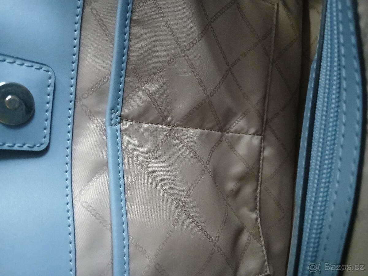 Moc pěkná modrá kabelka - 8