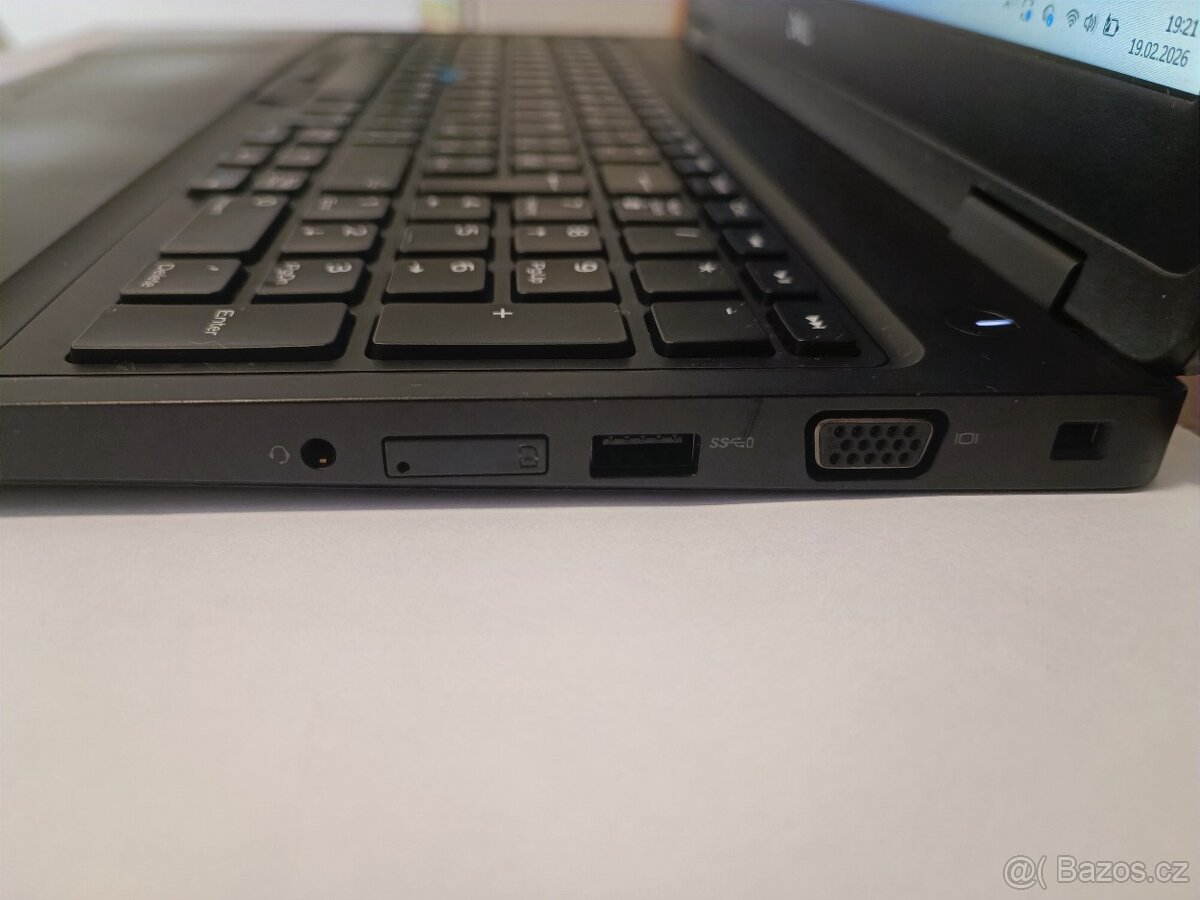 Dell Latitude 5590 - 8