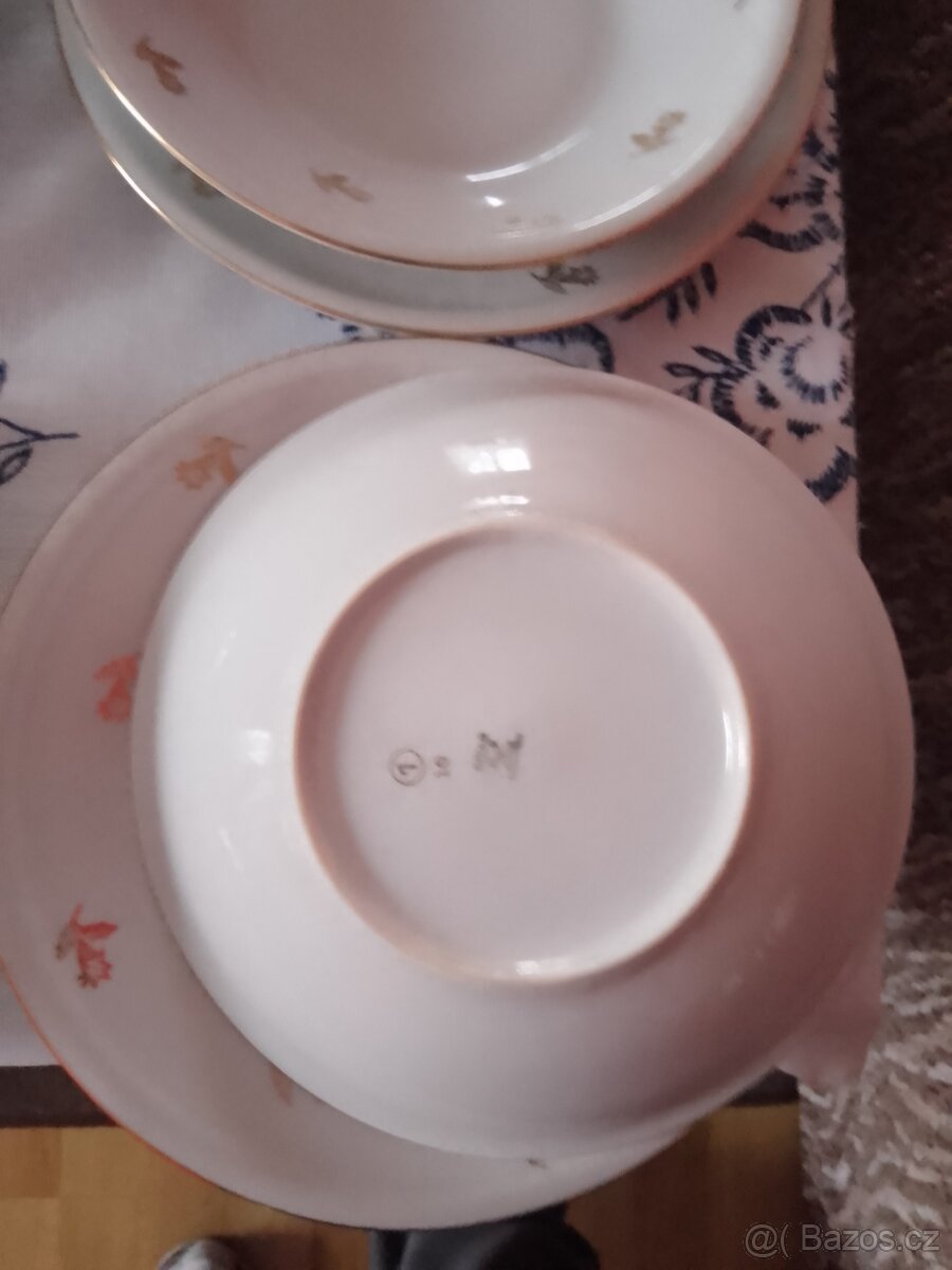 talíře - 8
