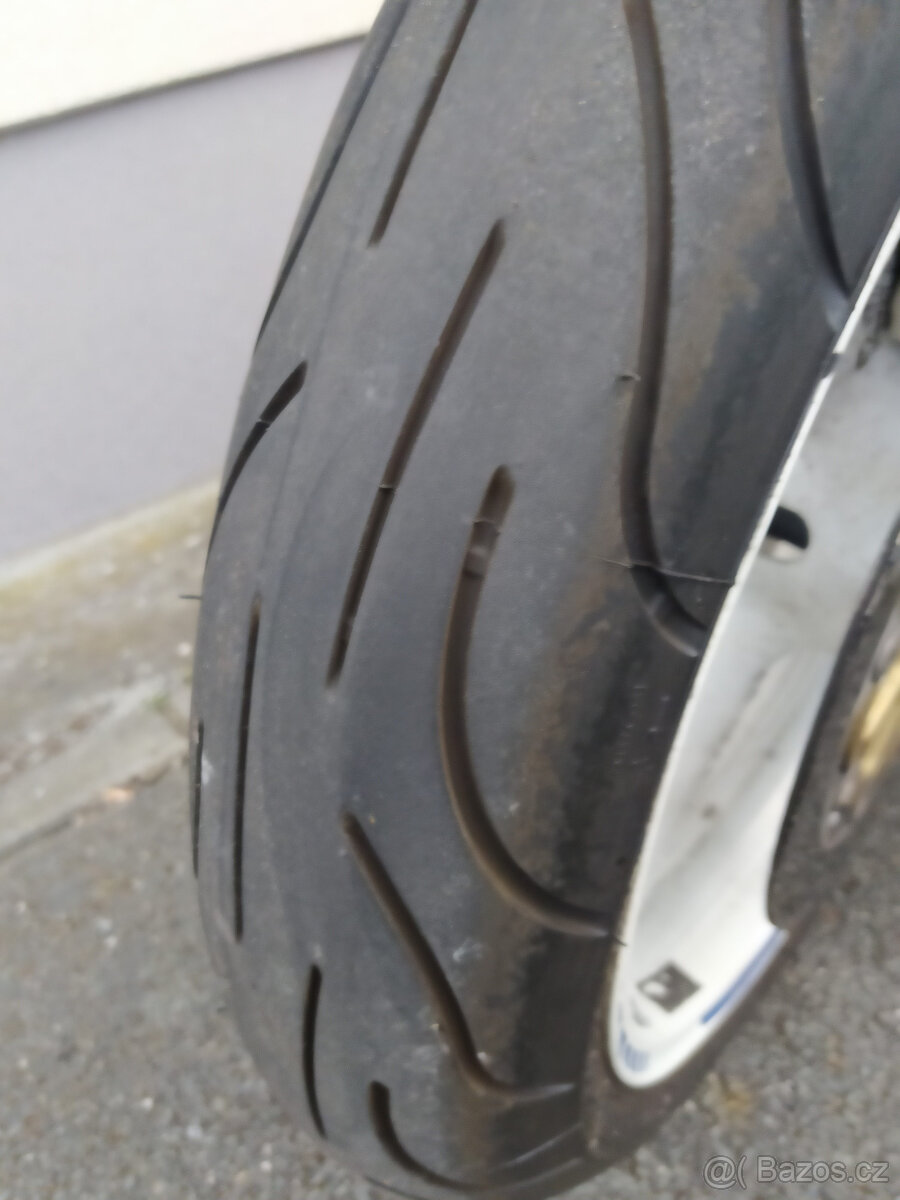 SUZUKI GSX-R 750 - 8