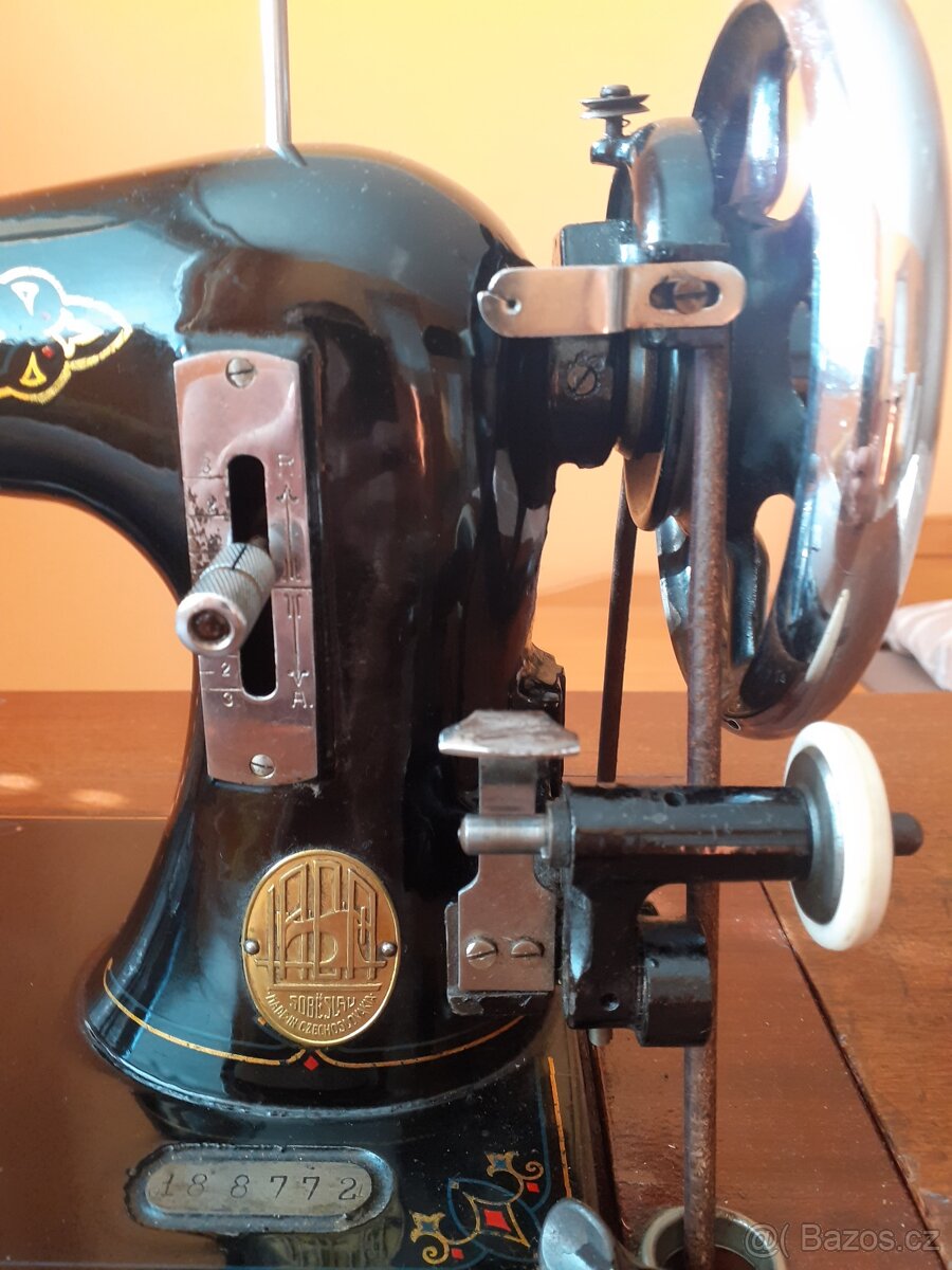 Šicí stroj LADA - 8