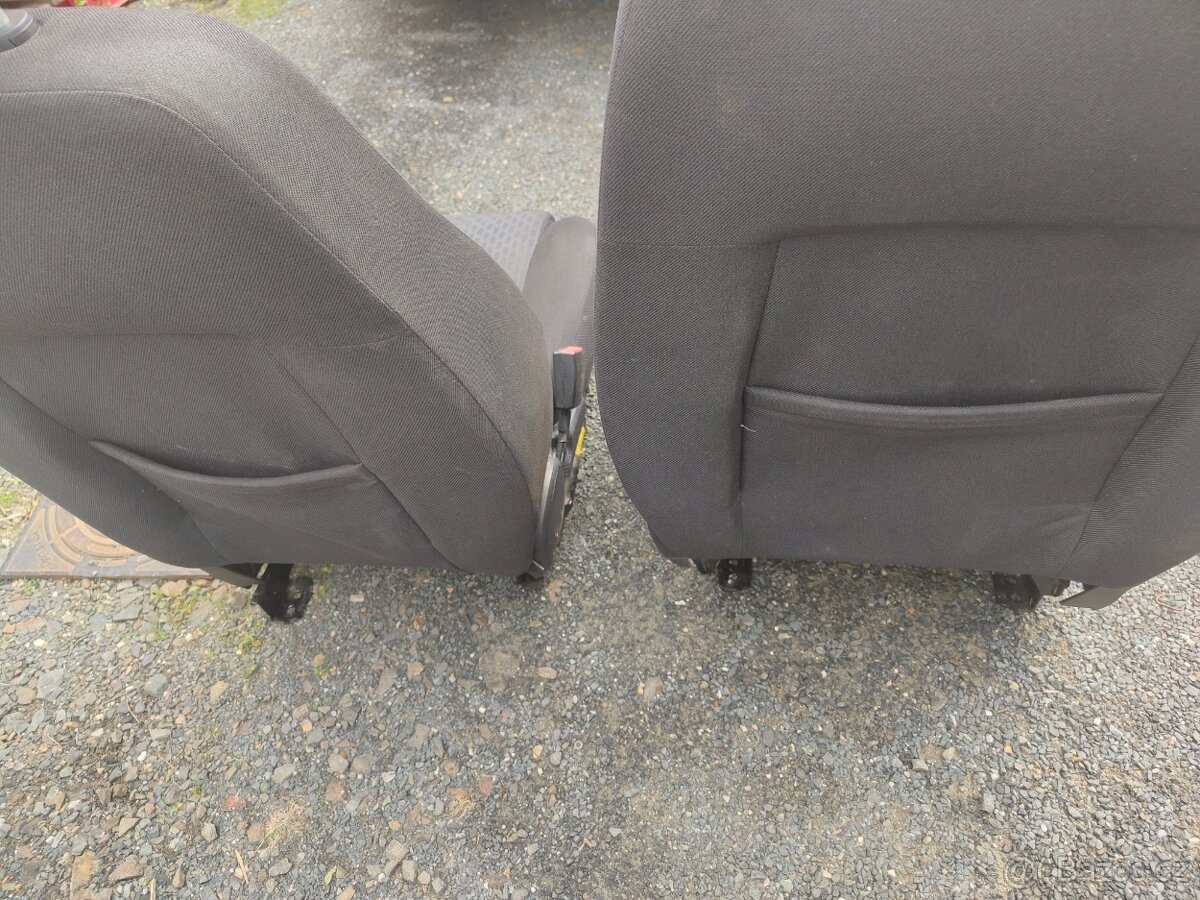 Sedačky Mondeo III - 8