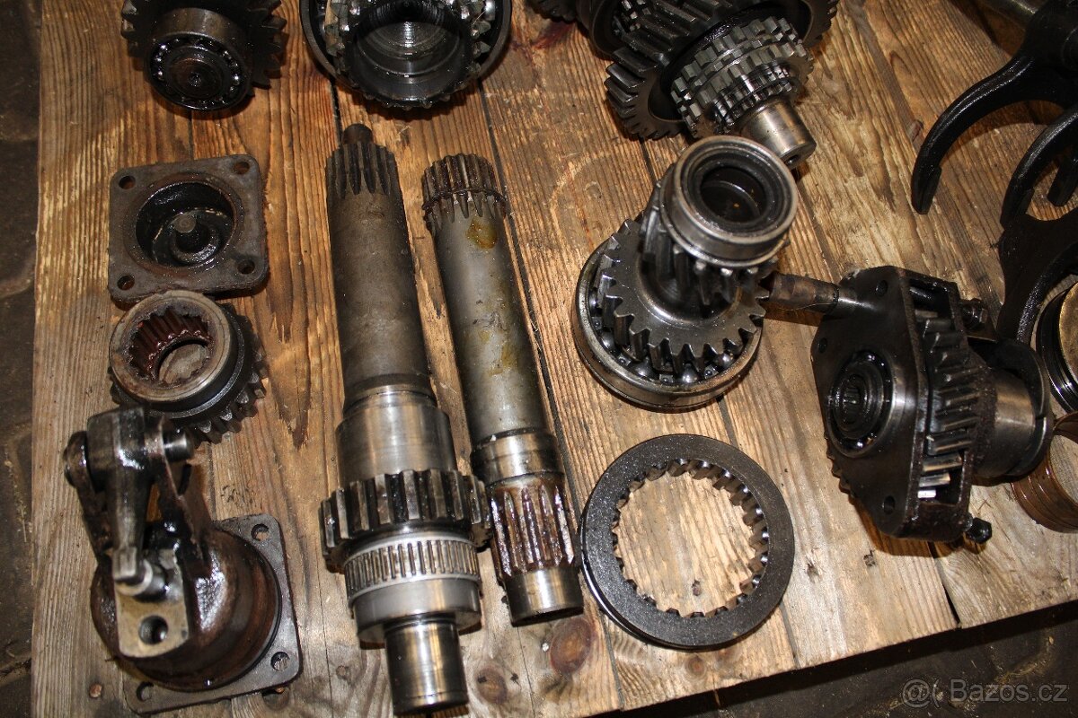 Zetor crystal převodovka obal meziskříň soukolí - 8