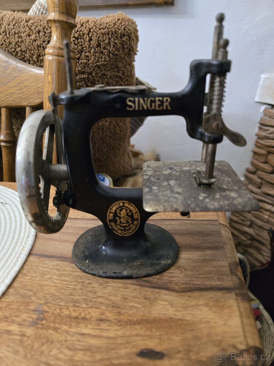 DĚTSKÝ MALÝ ŠICÍ STROJ SINGER - 8
