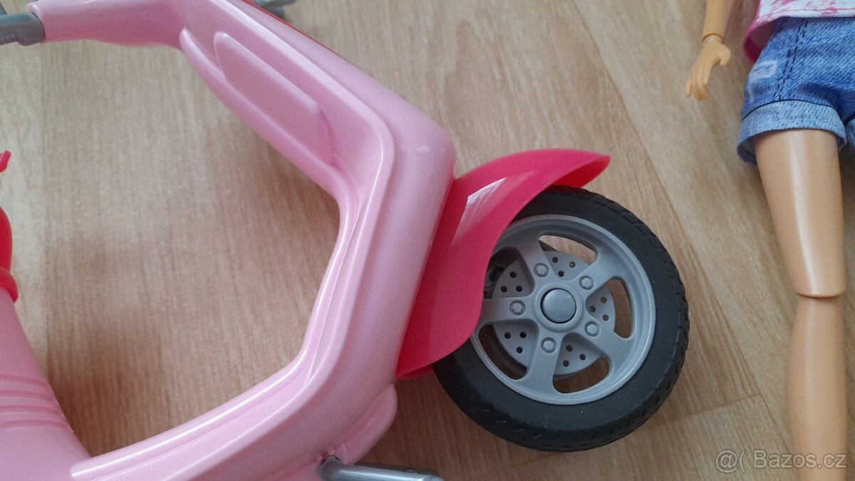 Panenka Anlily kloubová se skútrem - 8