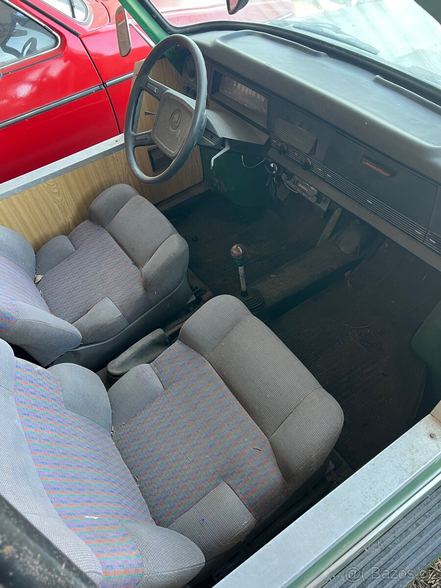 Škoda 100 Tudor - 8