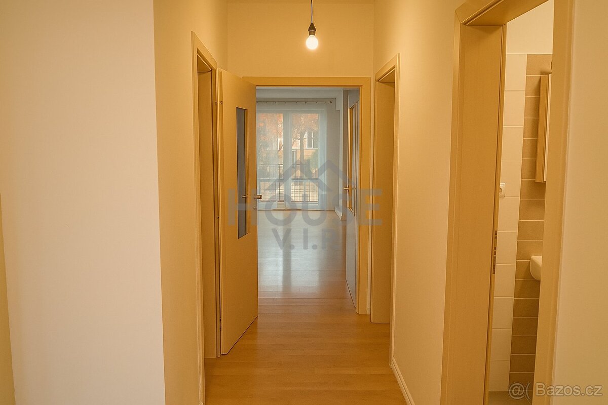 Prodej bytu 3+kk, 83,2 m² + lodžie a balkon, s garářovým stá - 8