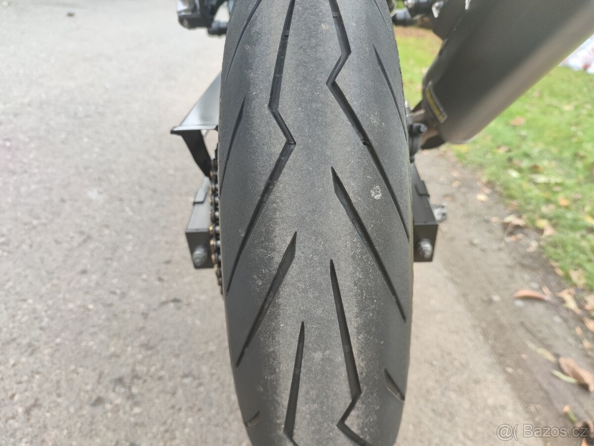 Kawasaki Z400 ABS - 8